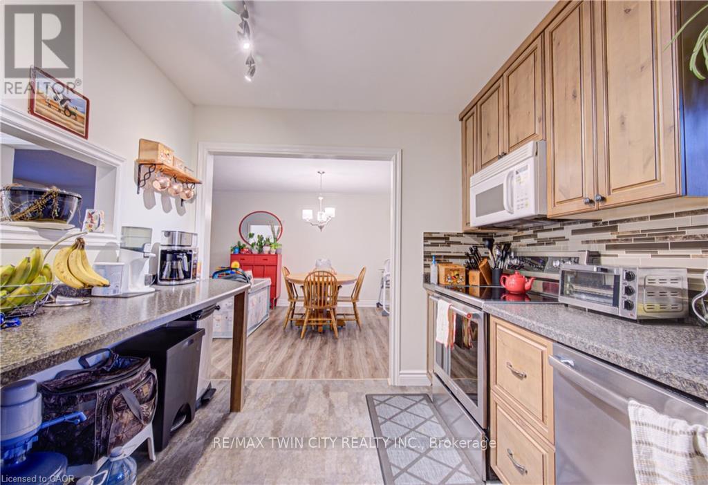 18 Gilston Parkway, Brant (Paris), Ontario  N3L 3K6 - Photo 9 - X12925250