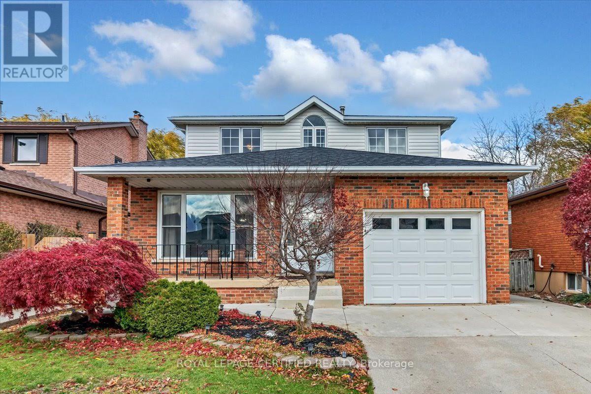 35 TRENHOLME CRESCENT, Hamilton, Ontario