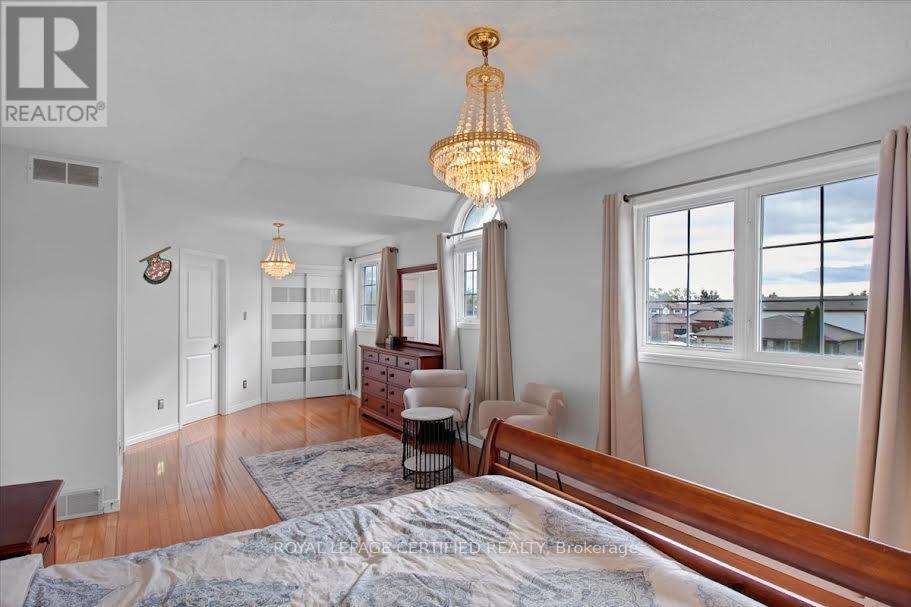 35 Trenholme Crescent, Hamilton, Ontario L8W 2L4 - Photo 32 - X12925258