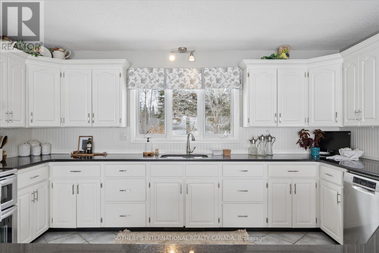 107 Stinsons Bay Road, Kawartha Lakes, Ontario  K0M 1N0 - Photo 30 - X12925360