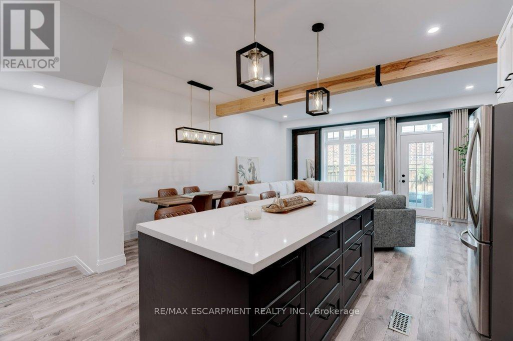 79 Browview Drive, Hamilton (Waterdown), Ontario  L8B 0R2 - Photo 11 - X12925370