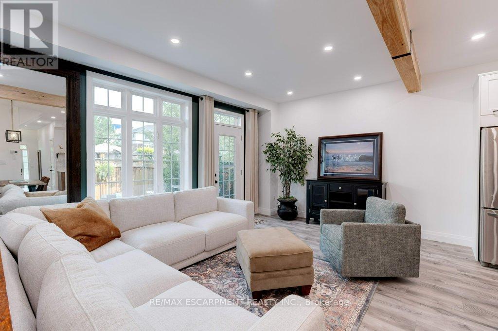 79 Browview Drive, Hamilton (Waterdown), Ontario  L8B 0R2 - Photo 13 - X12925370