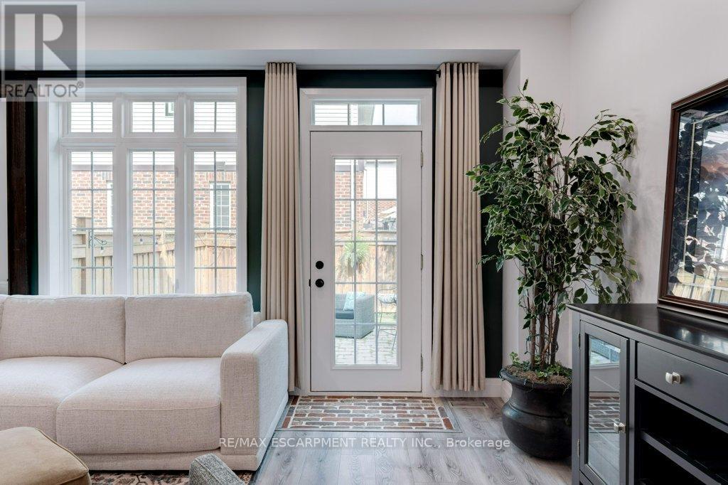 79 Browview Drive, Hamilton (Waterdown), Ontario  L8B 0R2 - Photo 14 - X12925370