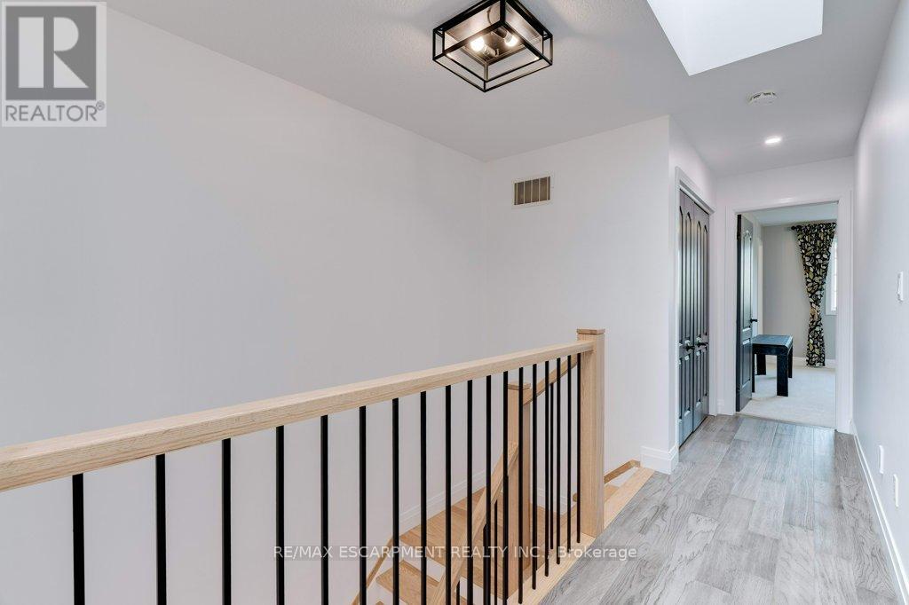 79 Browview Drive, Hamilton (Waterdown), Ontario  L8B 0R2 - Photo 18 - X12925370