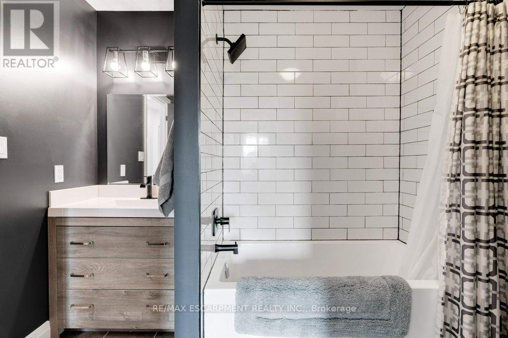 79 Browview Drive, Hamilton (Waterdown), Ontario  L8B 0R2 - Photo 27 - X12925370