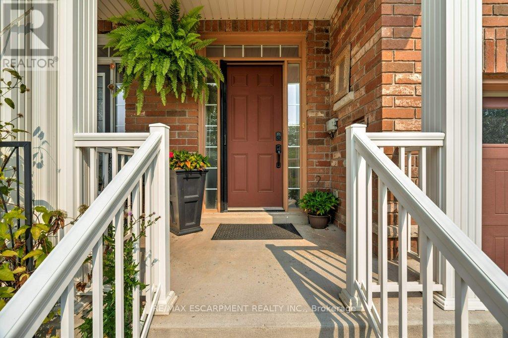 79 Browview Drive, Hamilton (Waterdown), Ontario  L8B 0R2 - Photo 3 - X12925370