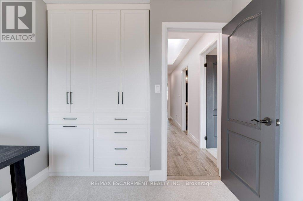 79 Browview Drive, Hamilton (Waterdown), Ontario  L8B 0R2 - Photo 30 - X12925370