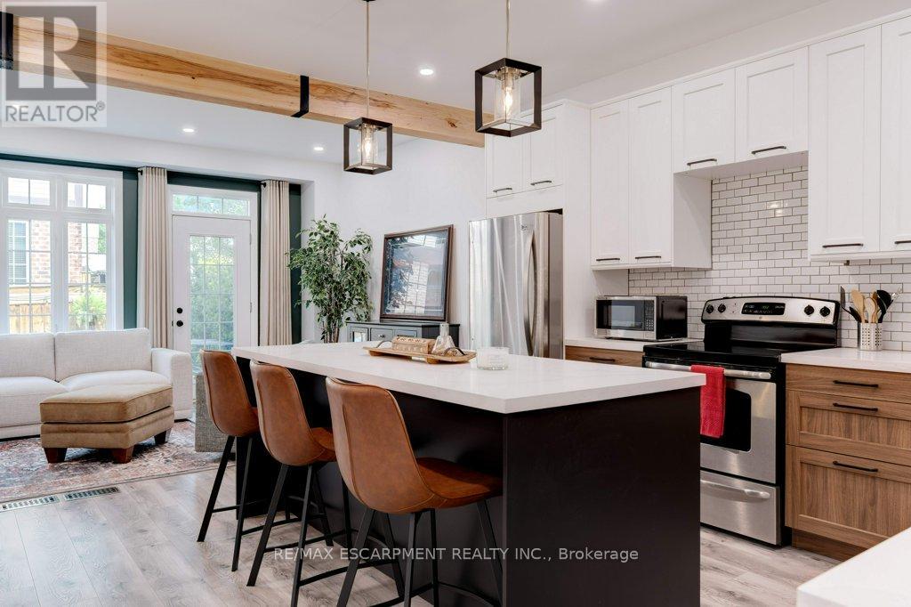 79 Browview Drive, Hamilton (Waterdown), Ontario  L8B 0R2 - Photo 7 - X12925370