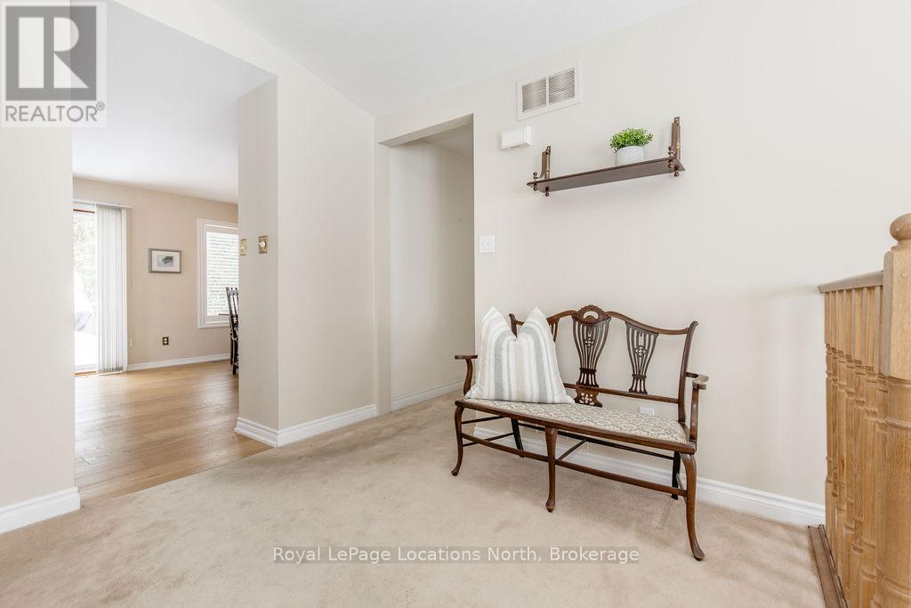 40 Fairway Crescent, Wasaga Beach, Ontario  L9Z 1B8 - Photo 5 - S12923984