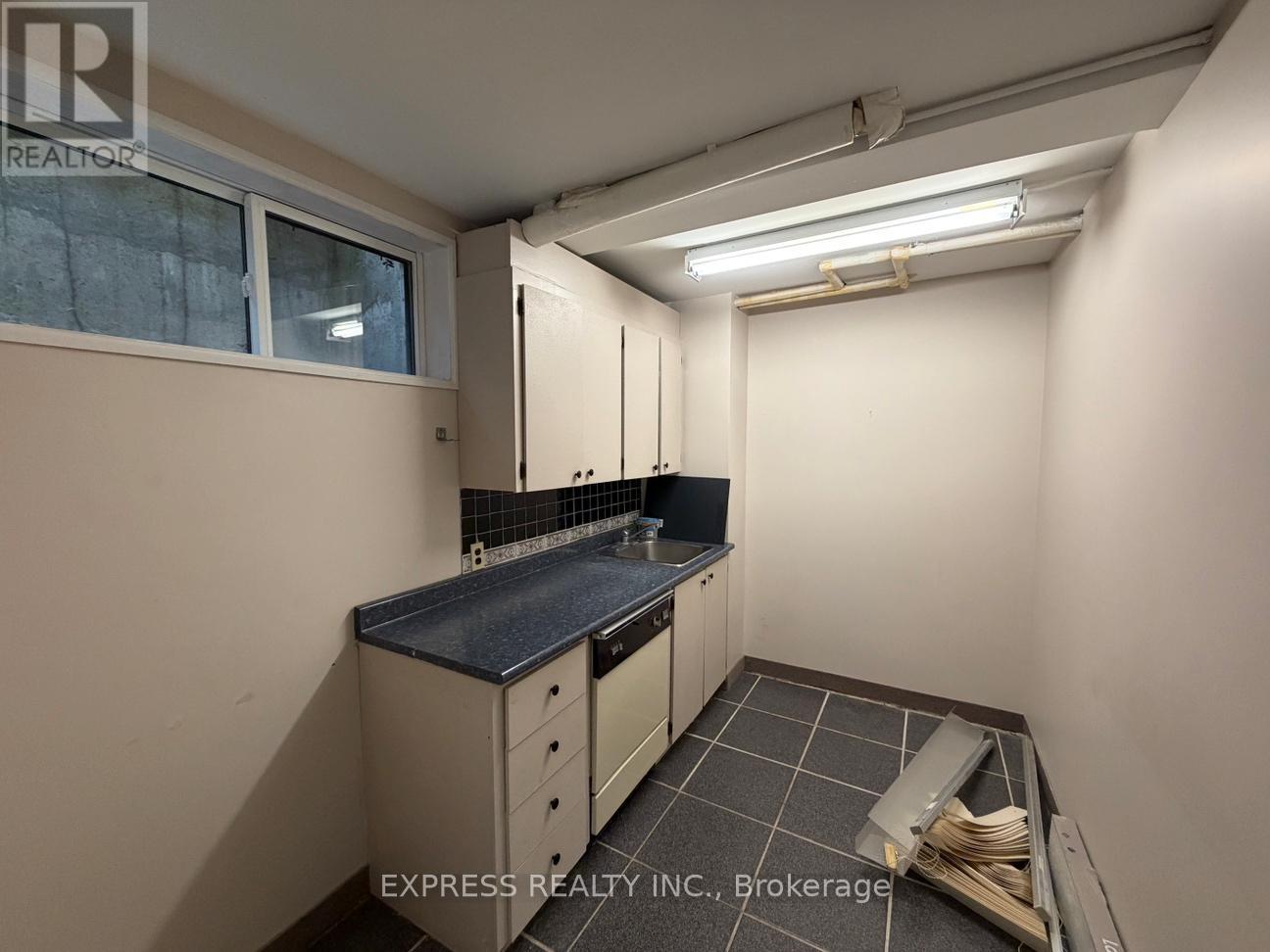 Bsmt E - 8300 Yonge Street, Vaughan, Ontario  L4J 7R3 - Photo 5 - N12924504