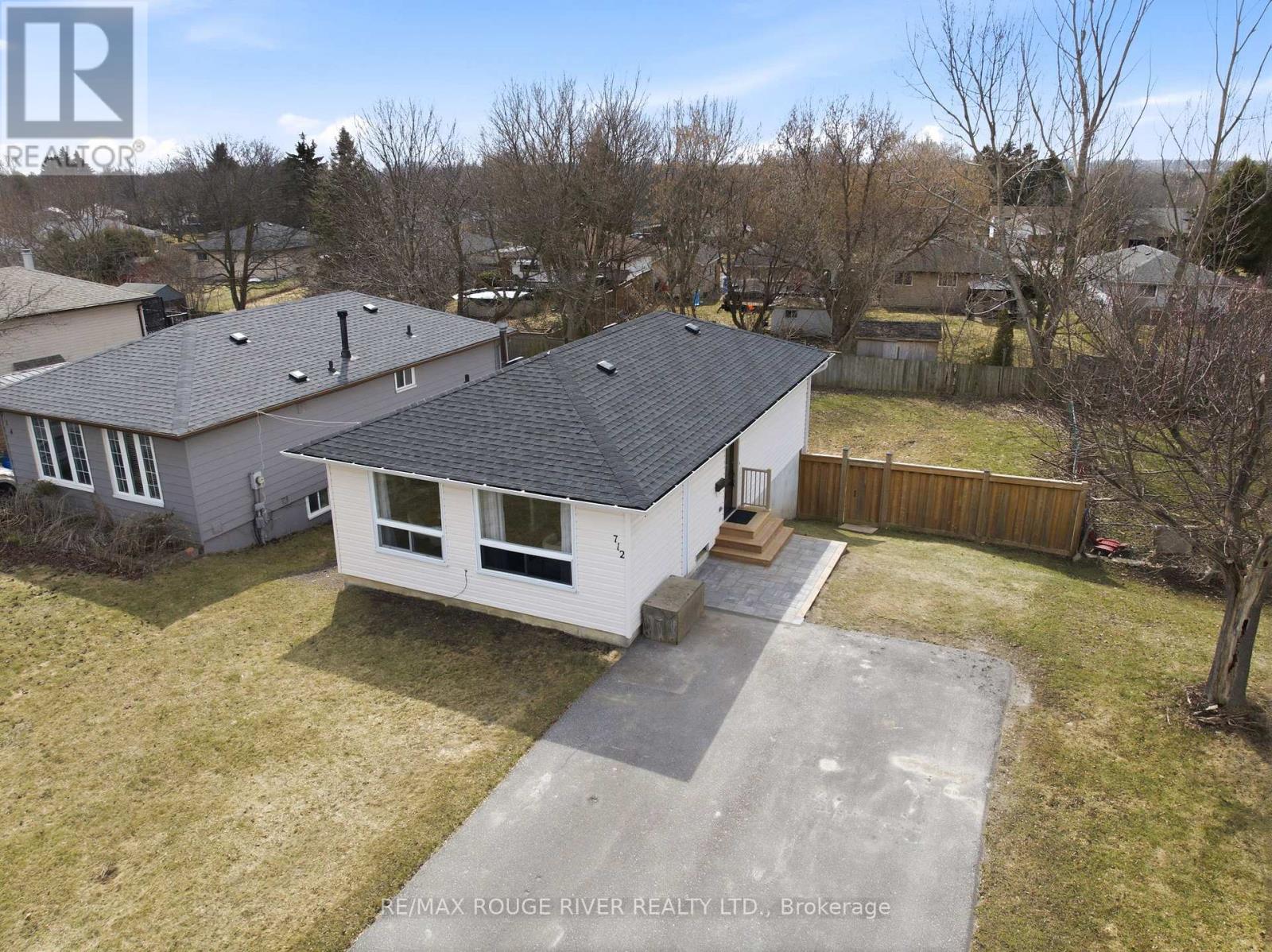 712 Grandview Drive, Oshawa, Ontario  L1H 7W2 - Photo 3 - E12925106