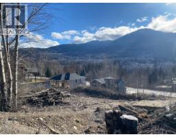 933 7th Street, Montrose, British Columbia