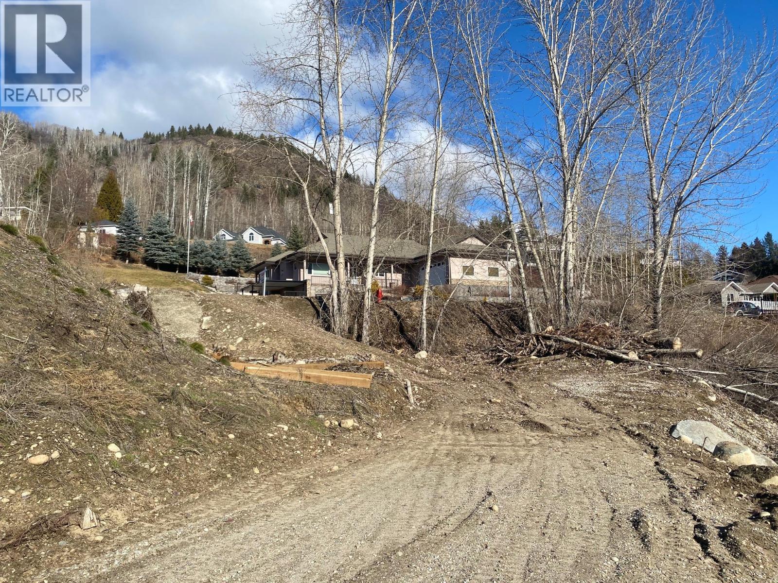 933 7th Street, Montrose, British Columbia V0G 1P0 - Photo 5 - 10370435