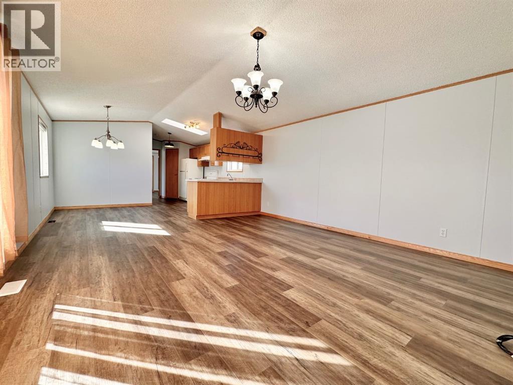 318-349 Railway Avenue, Duchess, Alberta  T0J 0Z0 - Photo 3 - A2292615