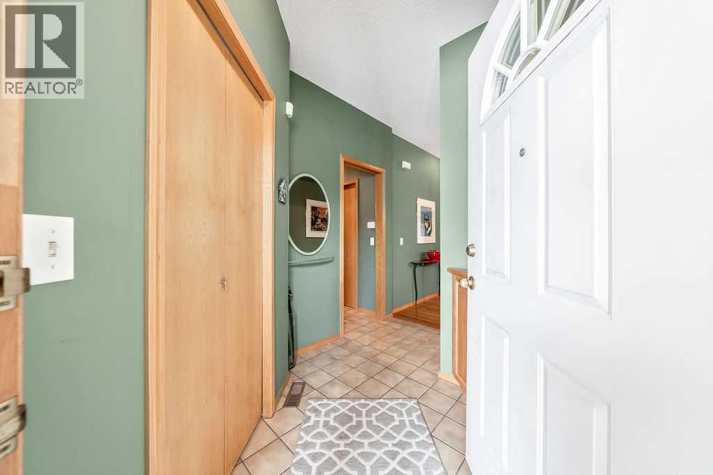 18 Prominence View SW, Calgary, Alberta  T3H 3E8 - Photo 5 - A2281711