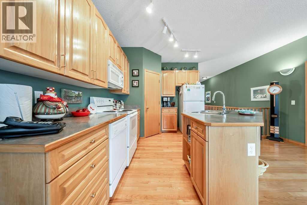 18 Prominence View SW, Calgary, Alberta  T3H 3E8 - Photo 12 - A2281711