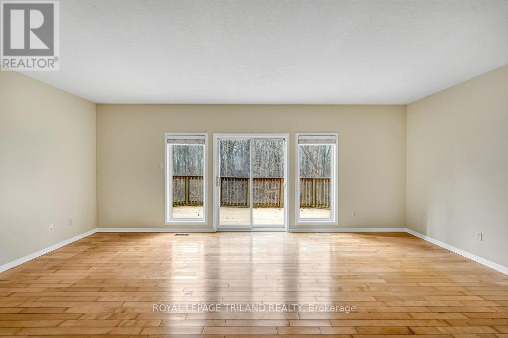 215 Rossmore Court, London South, Ontario  N6C 6B7 - Photo 11 - X12925356