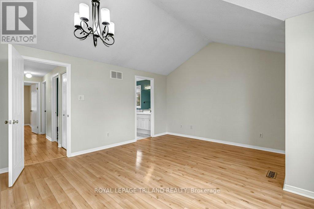 215 Rossmore Court, London South, Ontario  N6C 6B7 - Photo 23 - X12925356