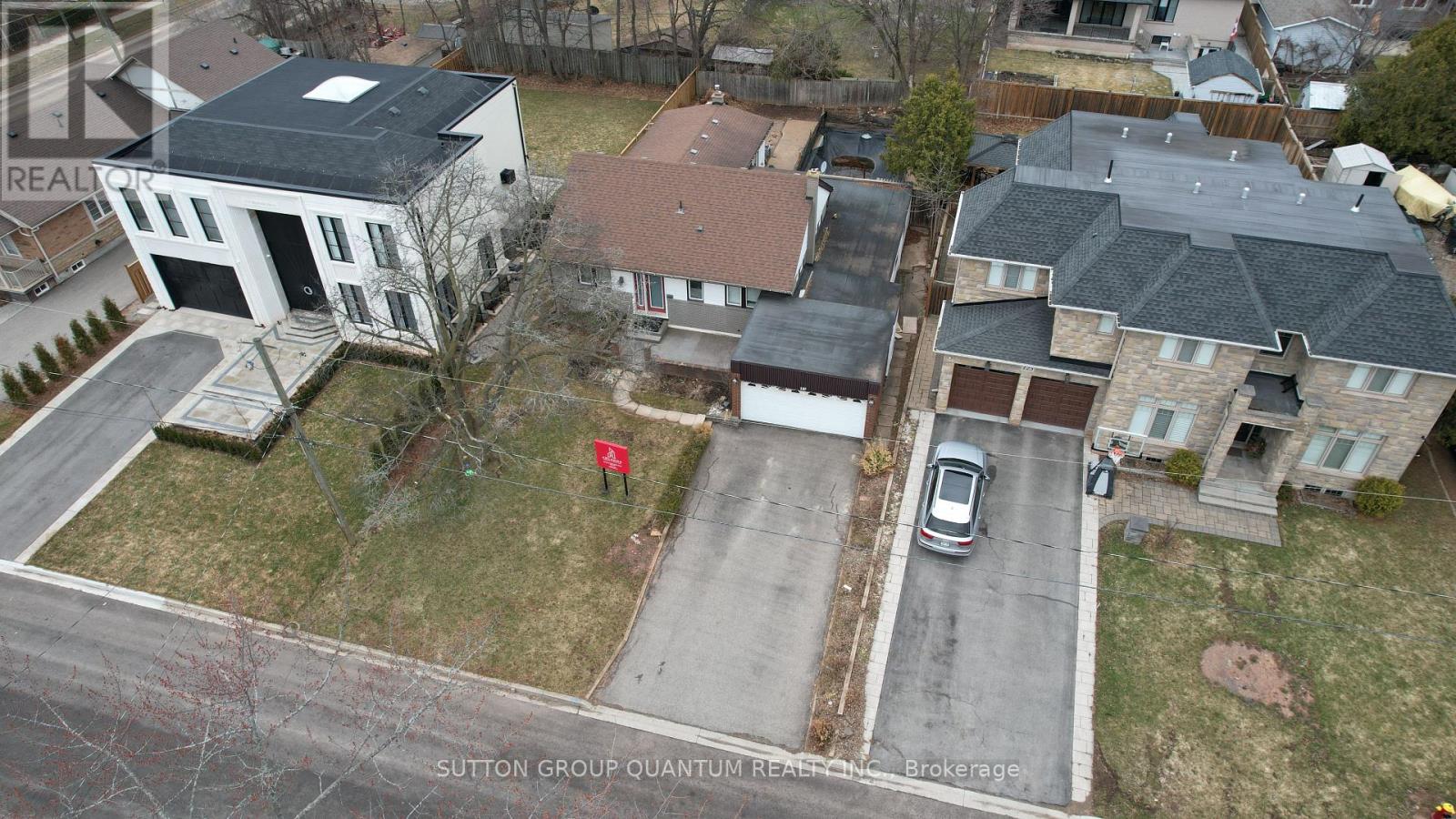 127 Mayfield Drive, Oakville, Ontario  L6H 1K6 - Photo 3 - W12921778