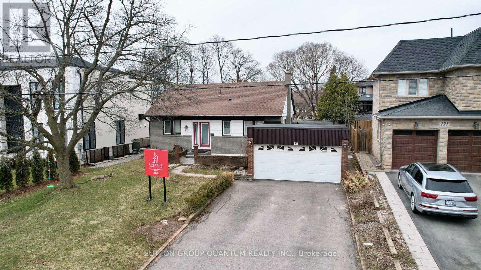 127 Mayfield Drive, Oakville, Ontario  L6H 1K6 - Photo 2 - W12921778