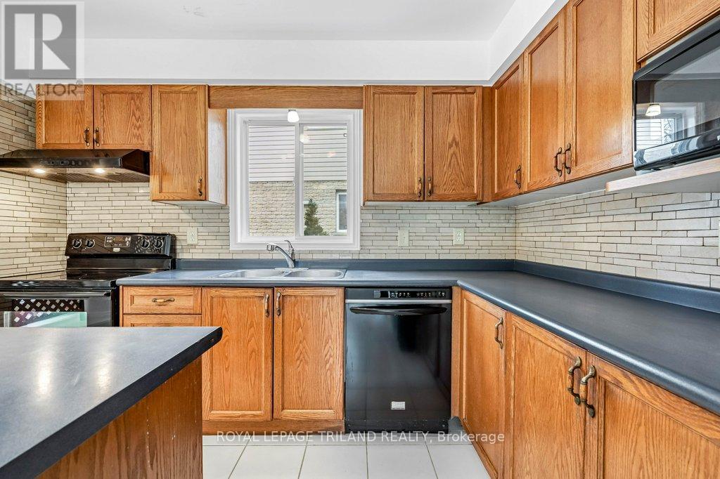 215 Rossmore Court, London South, Ontario  N6C 6B7 - Photo 9 - X12925356