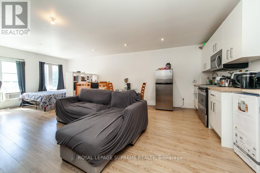 529 Rogers Road S, Toronto, Ontario  M6M 1B4 - Photo 22 - W12925206