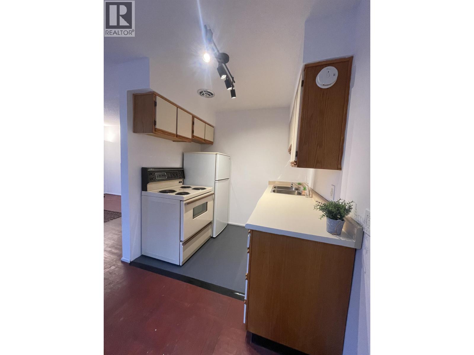 210 1050 Jervis Street, Vancouver, British Columbia  V6E 2C1 - Photo 3 - R3103938