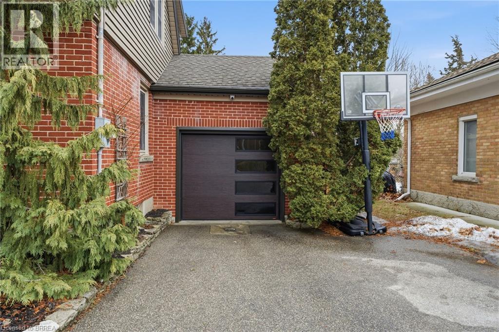 86 Elm Street, Brantford, Ontario  N3R 4V2 - Photo 2 - 40815195