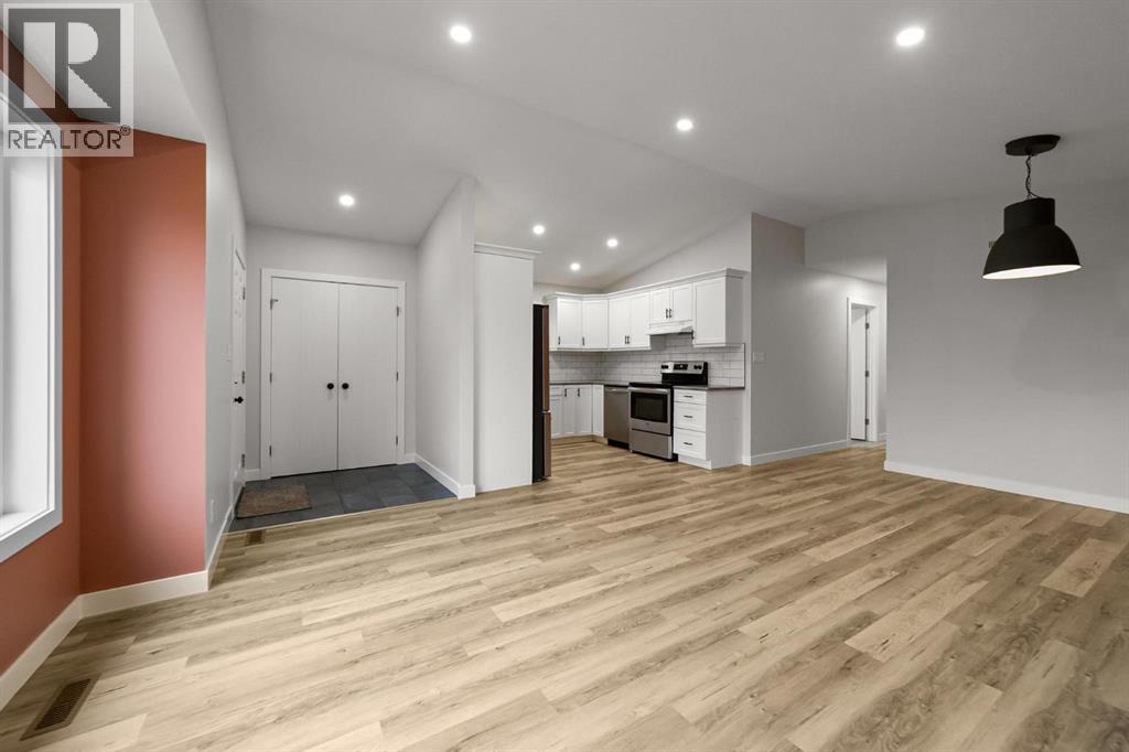 7006 49a Avenue, Camrose, Alberta  T4V 5C6 - Photo 4 - A2295403