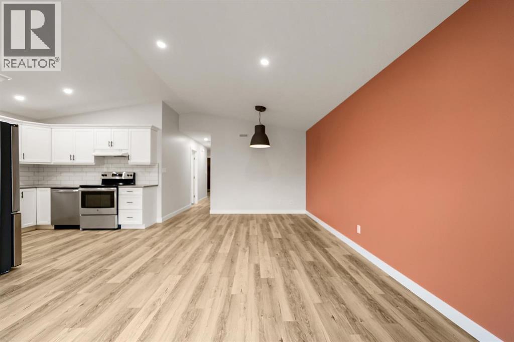 7006 49a Avenue, Camrose, Alberta  T4V 5C6 - Photo 5 - A2295403