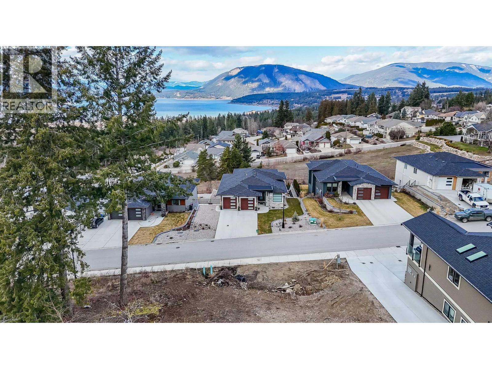 1060 16 Avenue Se, Salmon Arm, British Columbia  V1E 0H4 - Photo 14 - 10380032