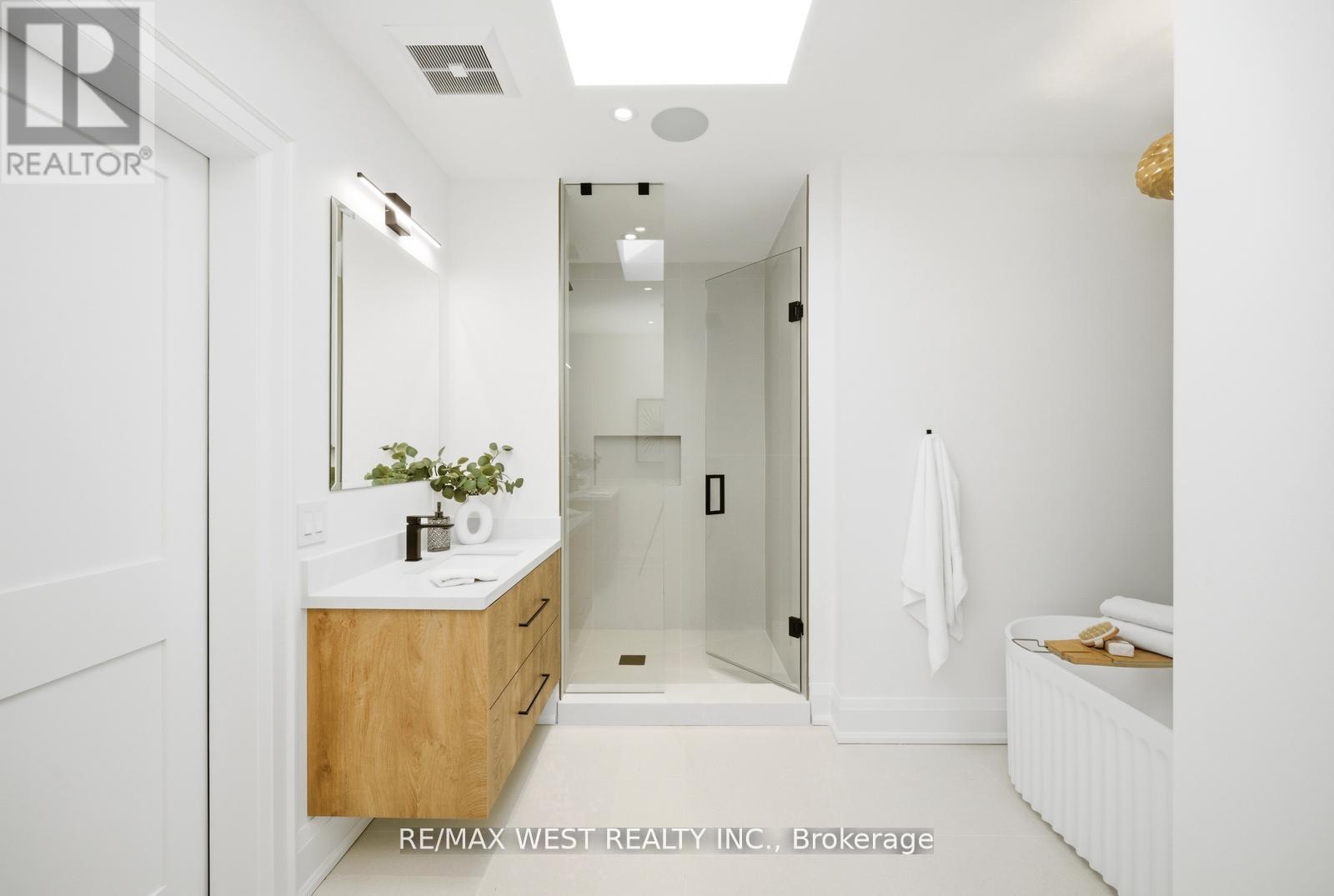 390 St Clarens Avenue, Toronto, Ontario M6H 3W3 - Photo 26 - C12925494