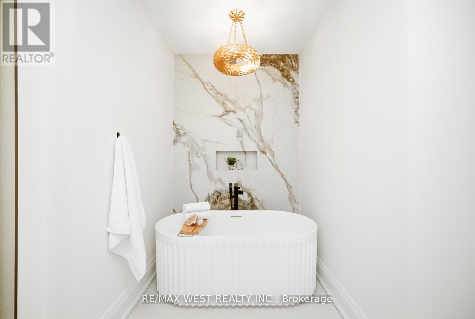 390 St Clarens Avenue, Toronto, Ontario M6H 3W3 - Photo 28 - C12925494