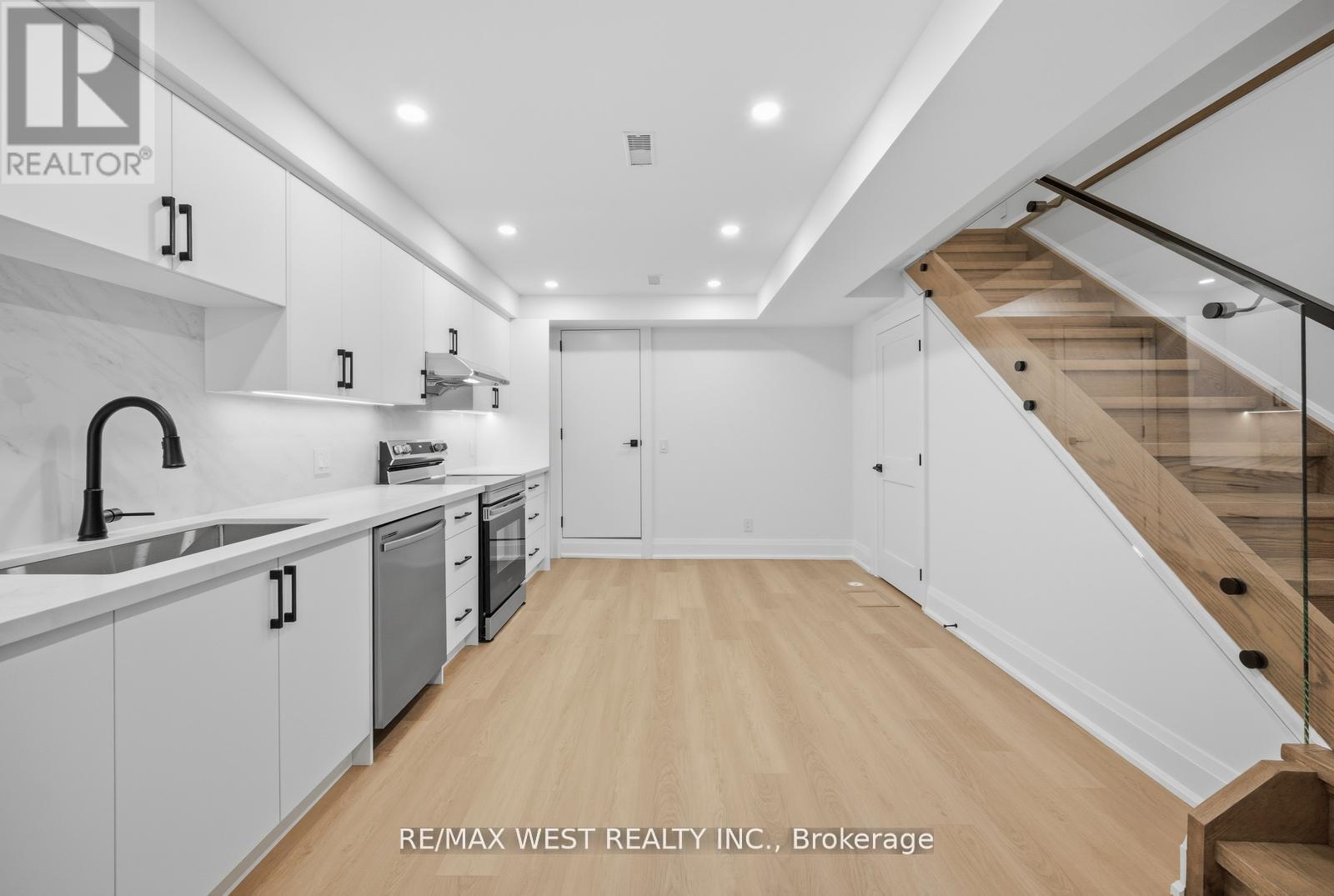 390 St Clarens Avenue, Toronto, Ontario M6H 3W3 - Photo 41 - C12925494