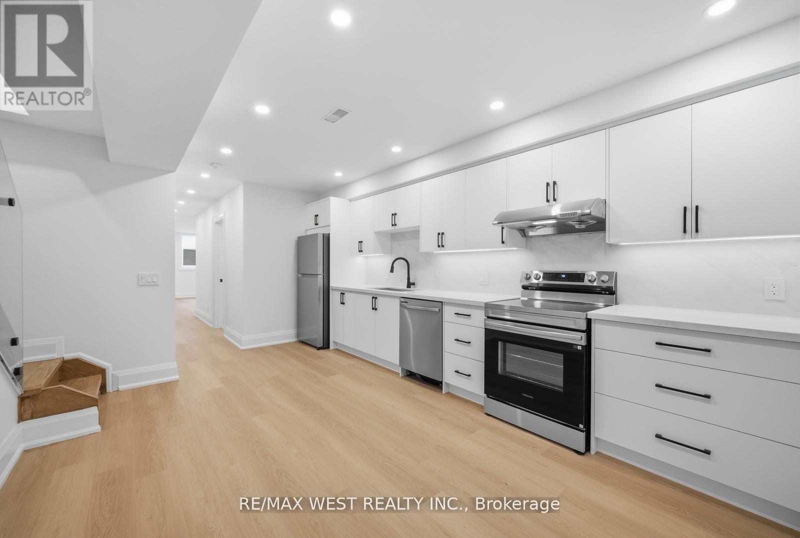 390 St Clarens Avenue, Toronto, Ontario M6H 3W3 - Photo 42 - C12925494