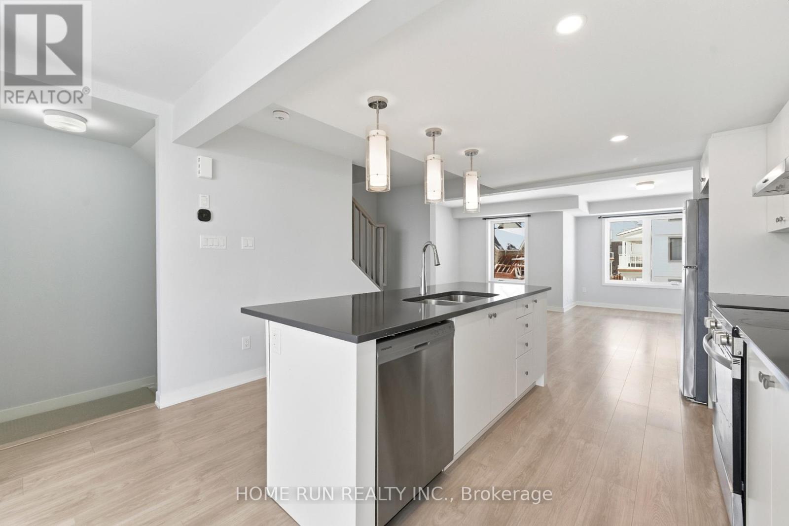 752 Kinstead Private, Ottawa, Ontario  K2S 3B3 - Photo 8 - X12925476