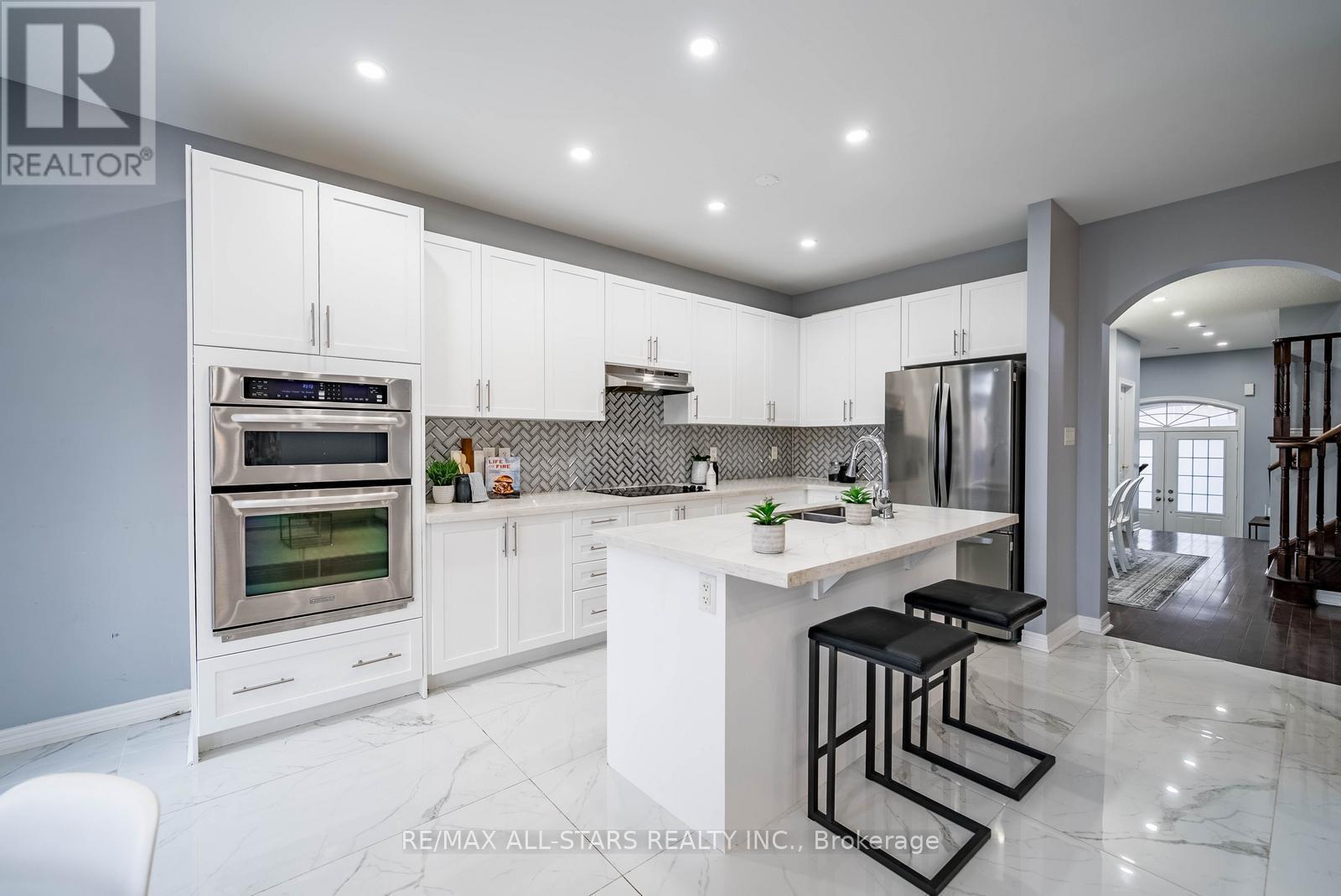 138 Yakefarm Boulevard, Whitchurch-Stouffville, Ontario  L4A 0R8 - Photo 9 - N12880030