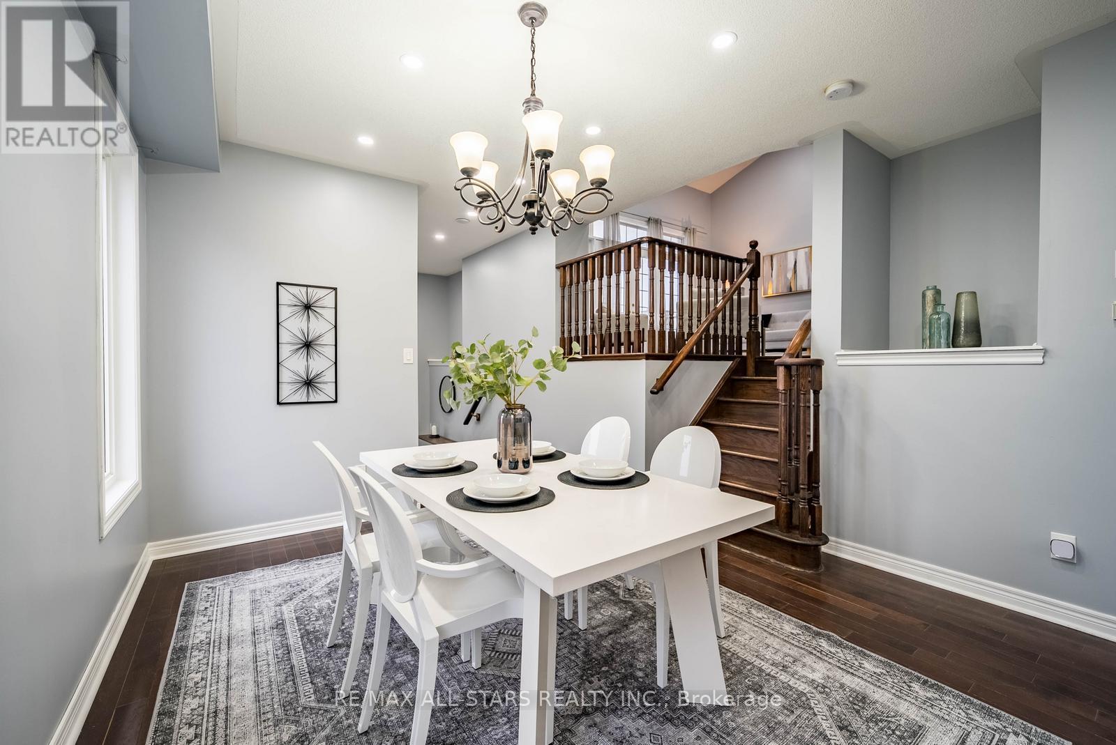 138 Yakefarm Boulevard, Whitchurch-Stouffville, Ontario  L4A 0R8 - Photo 5 - N12880030