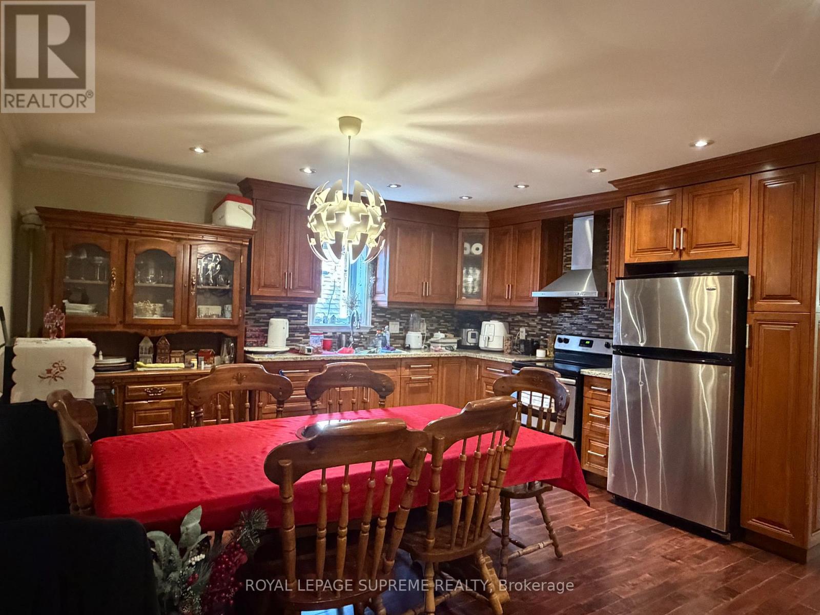 529 Rogers Road S, Toronto, Ontario  M6M 1B4 - Photo 16 - W12925208