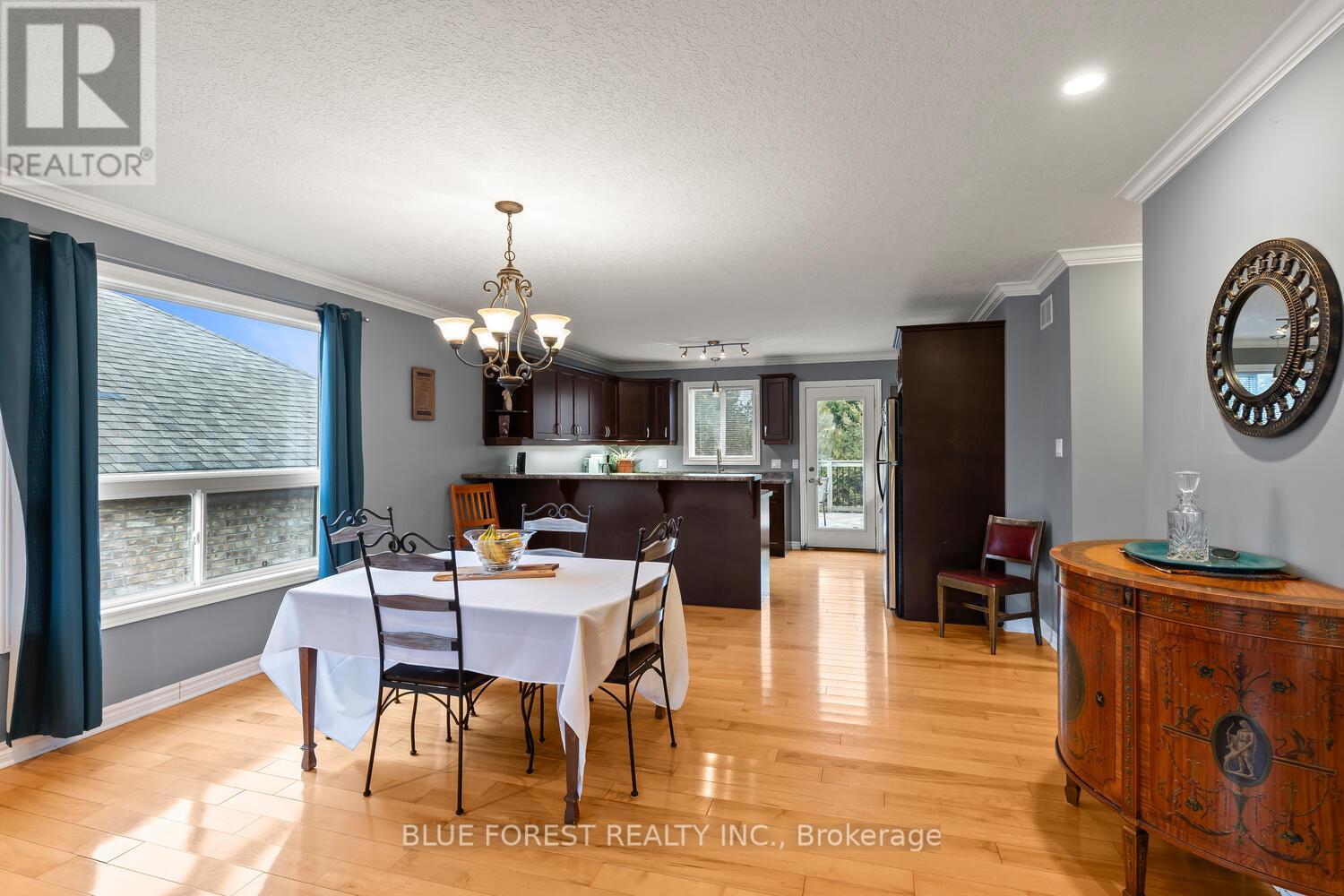 123 Watson Street, Lucan Biddulph, Ontario  N0M 2J0 - Photo 11 - X12925404