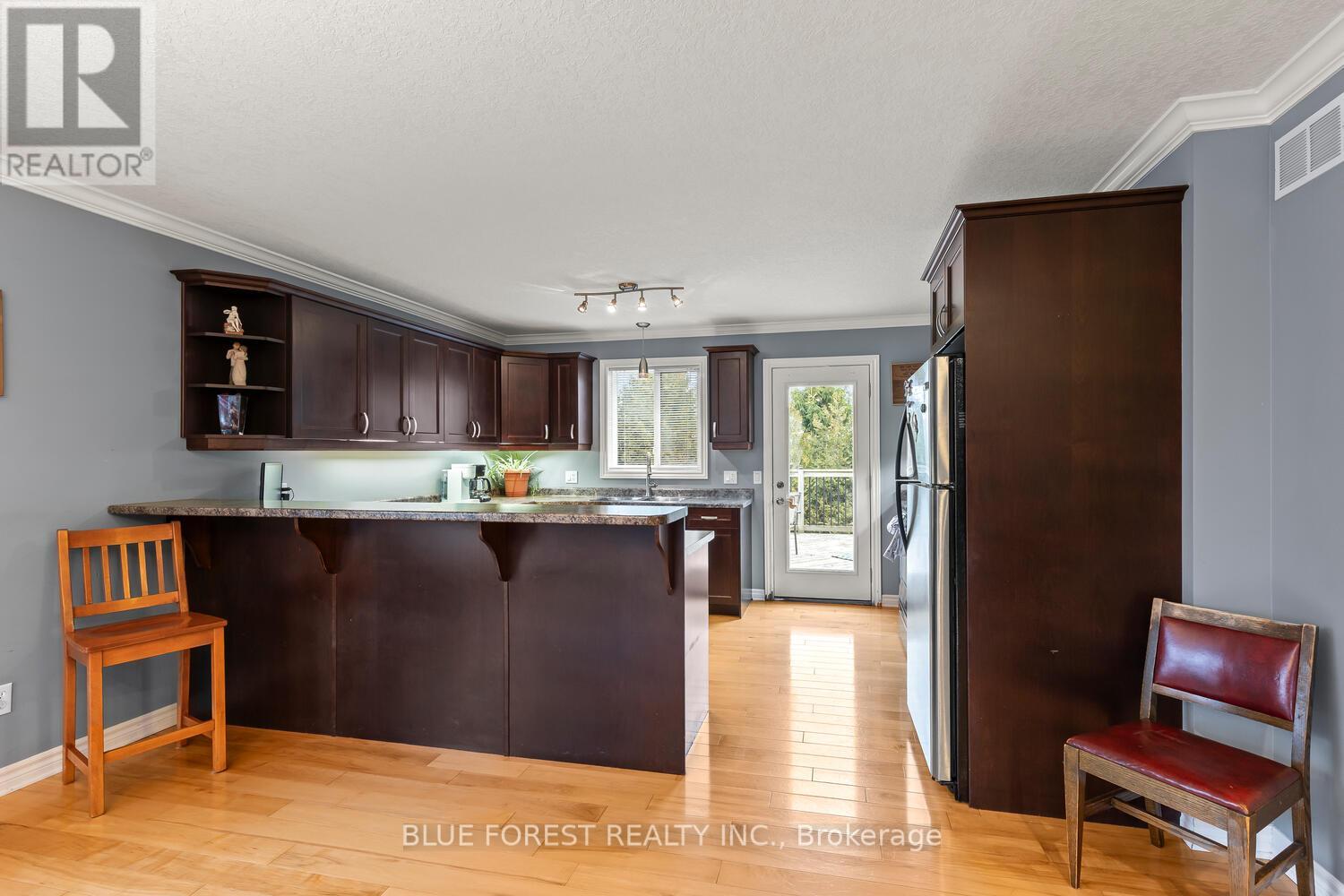 123 Watson Street, Lucan Biddulph, Ontario  N0M 2J0 - Photo 13 - X12925404