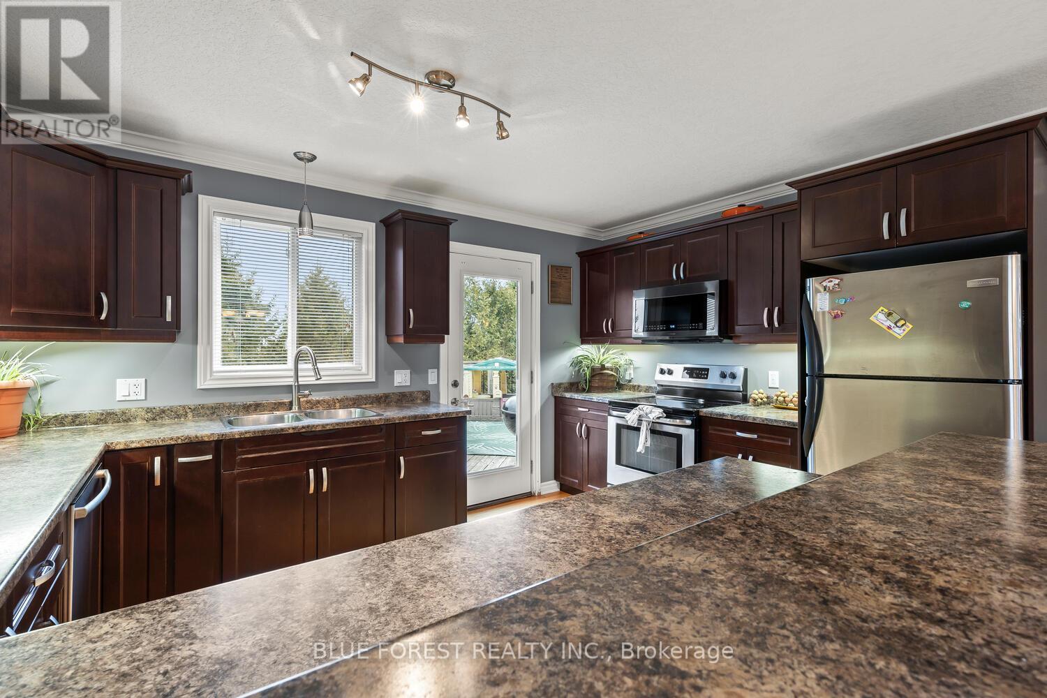 123 Watson Street, Lucan Biddulph, Ontario  N0M 2J0 - Photo 14 - X12925404