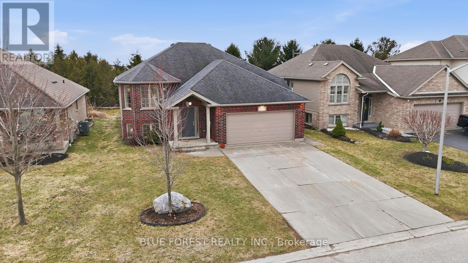 123 Watson Street, Lucan Biddulph, Ontario  N0M 2J0 - Photo 2 - X12925404