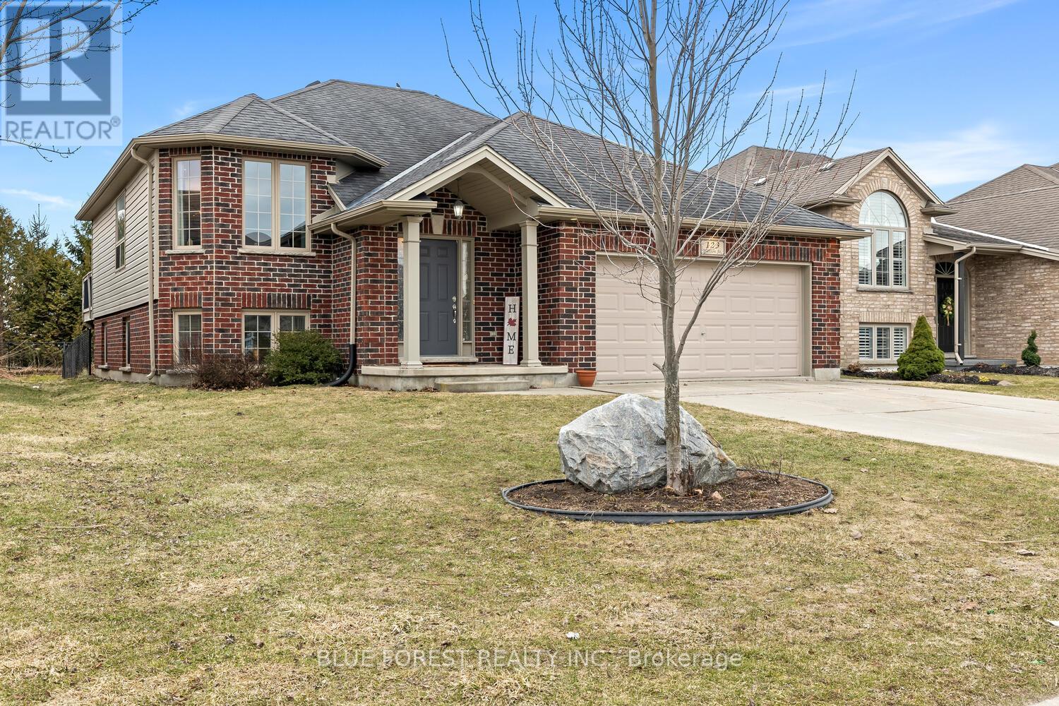 123 Watson Street, Lucan Biddulph, Ontario  N0M 2J0 - Photo 3 - X12925404