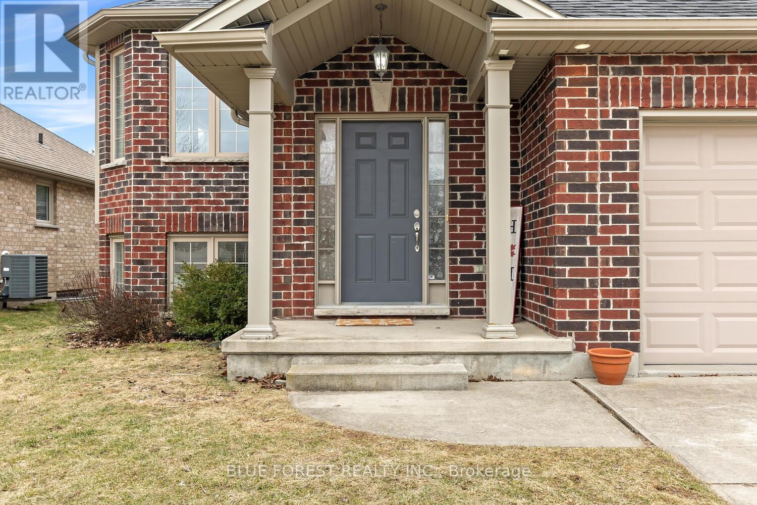 123 Watson Street, Lucan Biddulph, Ontario  N0M 2J0 - Photo 4 - X12925404