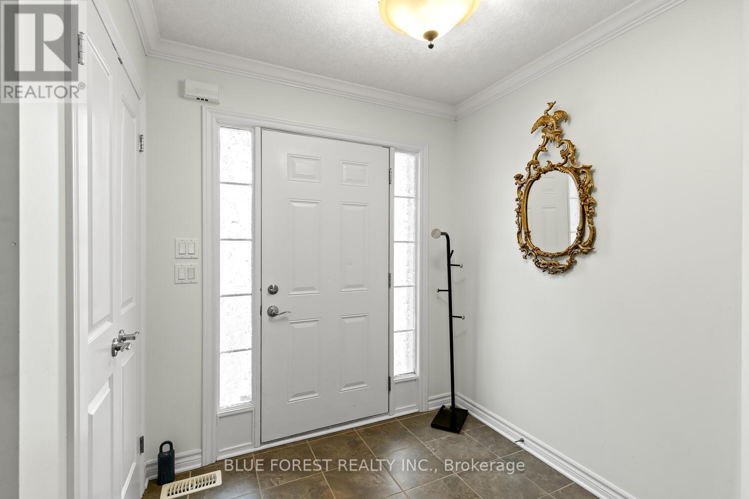 123 Watson Street, Lucan Biddulph, Ontario  N0M 2J0 - Photo 5 - X12925404