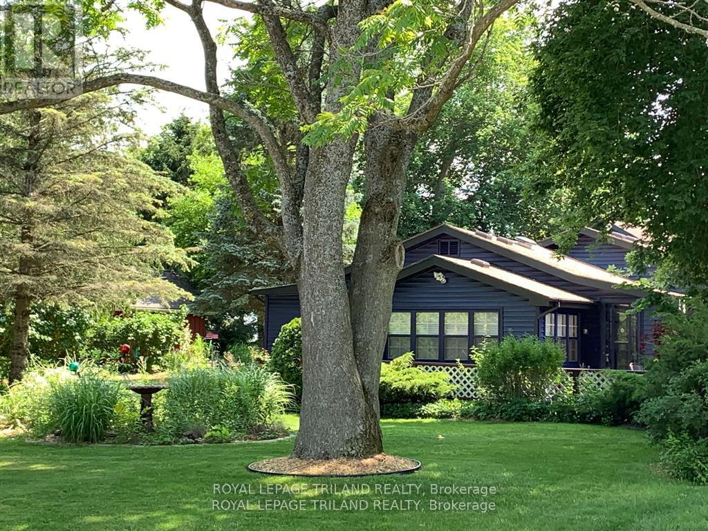 7575 Biddulph Street, Lambton Shores, Ontario  N0M 2L0 - Photo 2 - X12925464