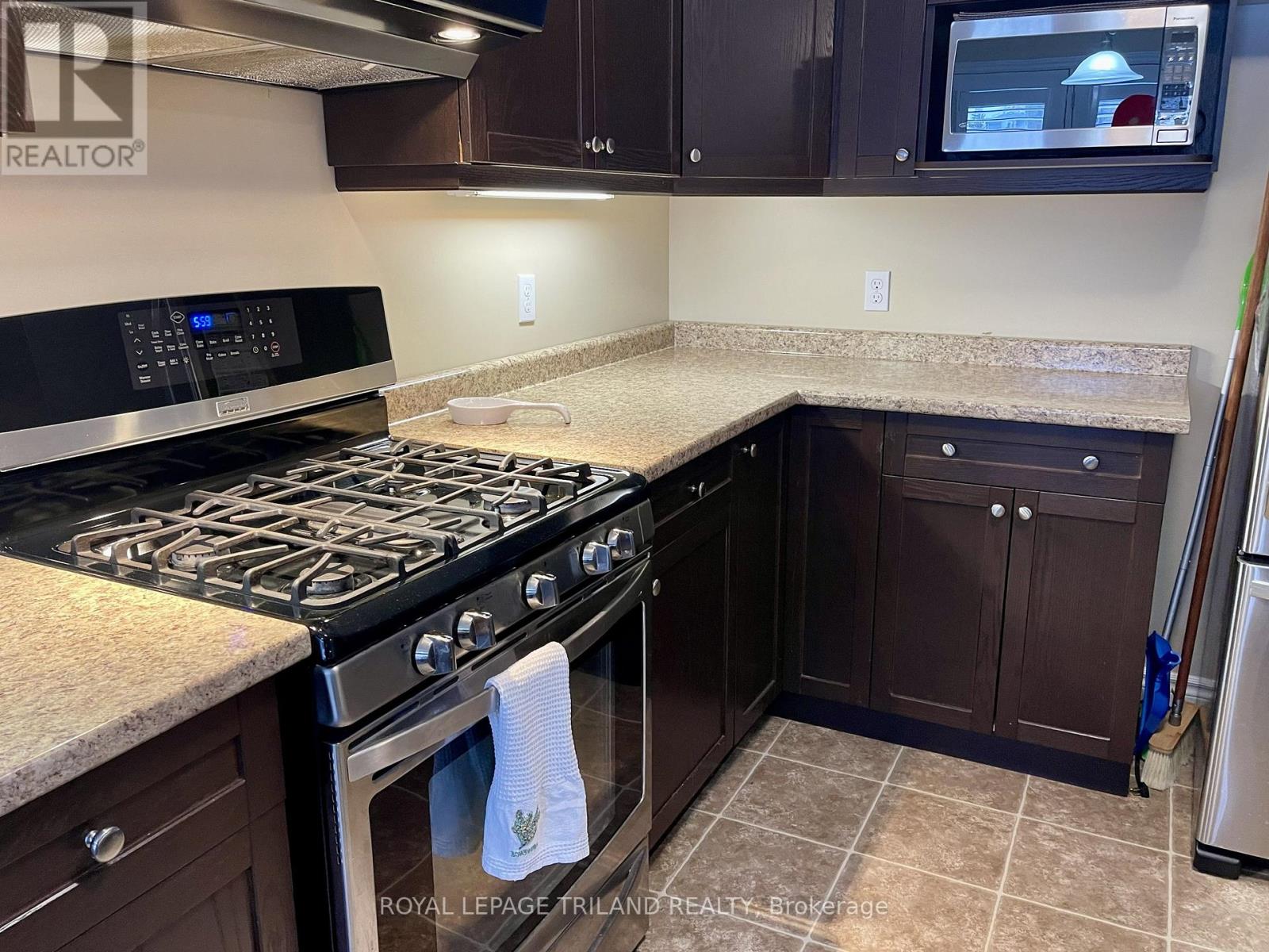 96 Mcmahen Street, London East, Ontario  N5Y 0A2 - Photo 6 - X12925498