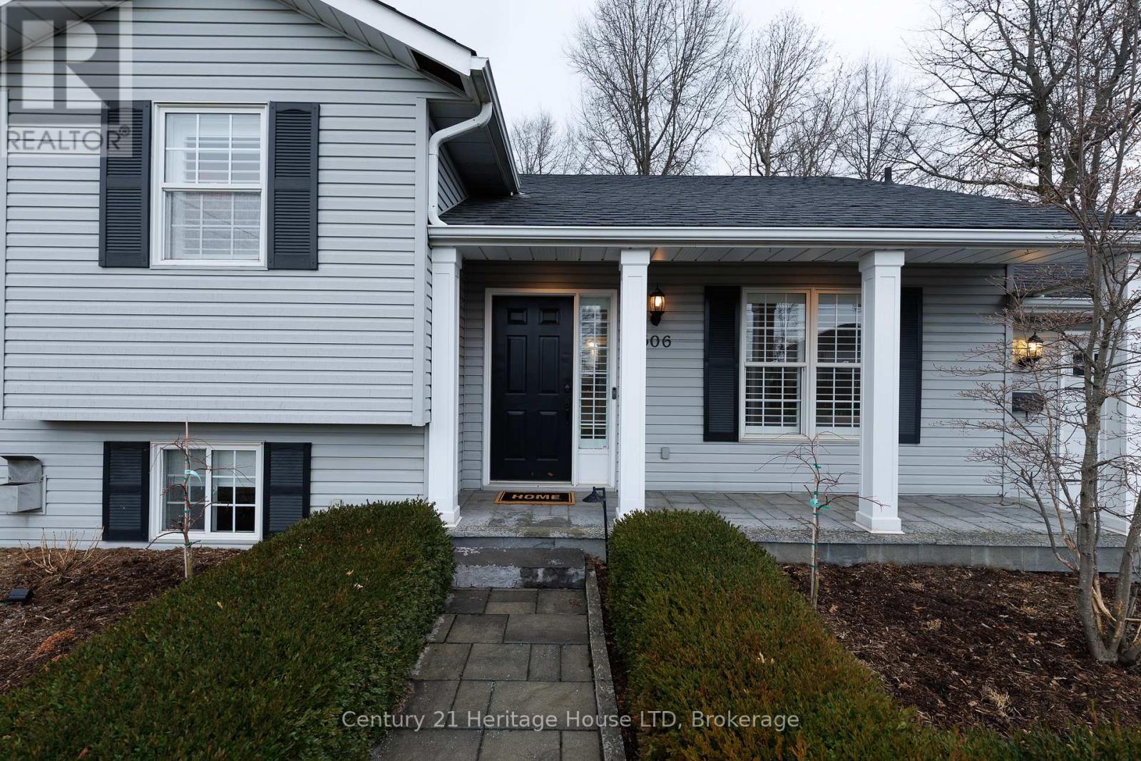 506 Murdock Avenue, Fort Erie, Ontario  L2A 1S4 - Photo 2 - X12914076