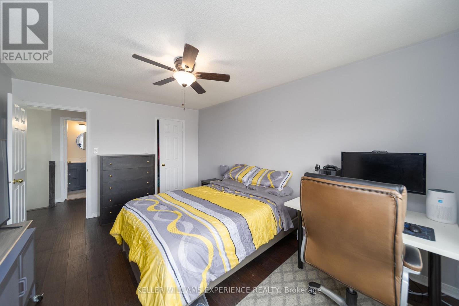 599 Walpole Crescent, Newmarket (Stonehaven-Wyndham), Ontario  L3X 2B5 - Photo 12 - N12925378